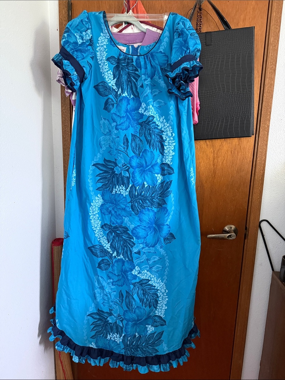 Carol Bennet Hawai’i Muʻumuʻu Dress - Medium
